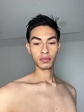Dominic Thin  online show from June 10, 2026, 7:02 pm