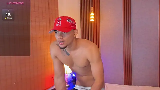 Snapshot of Arthur_Louis chatting on October 31, 2025, 1:23 pm Arthur Louis online show from October 31, 2025, 1:23 pm