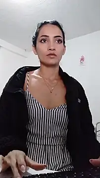 chloehanna online show from February 15, 2026, 2:47 pm