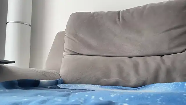 LukaShyGuy online show from April 15, 2026, 11:39 am