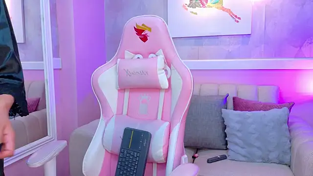 AdelineJhones online show from October 24, 2025, 1:29 pm