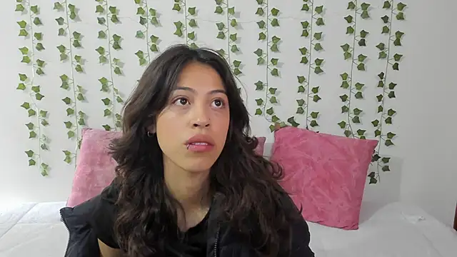 Snapshot of emily_jonessxx chatting on February 5, 2026, 3:49 pm emily jonessxx online show from February 5, 2026, 3:49 pm