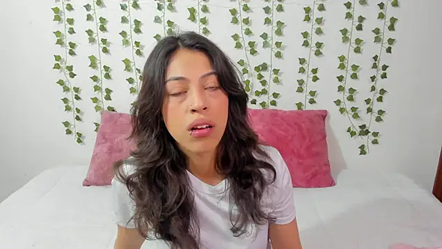 Snapshot of emily_jonessxx chatting on February 10, 2026, 4:00 pm emily jonessxx online show from February 10, 2026, 4:00 pm