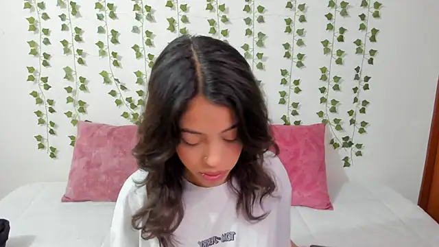 Snapshot of emily_jonessxx chatting on February 14, 2026, 2:36 pm emily jonessxx online show from February 14, 2026, 2:36 pm