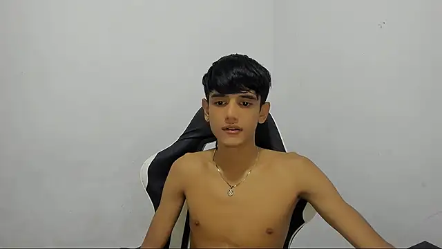 Snapshot of Cris_curry02 chatting on January 11, 2026, 4:12 pm Cris curry02 online show from January 11, 2026, 4:12 pm