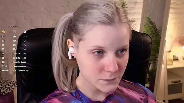 ShineJoan online show from November 20, 2025, 10:09 pm