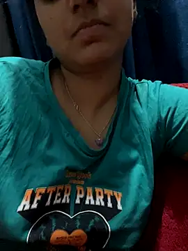 Cute Marina online show from November 22, 2025, 3:33 pm