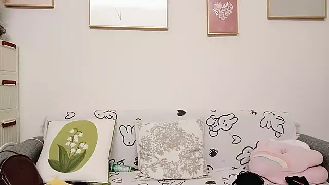 yuyan3929 online show from April 14, 2026, 1:06 pm