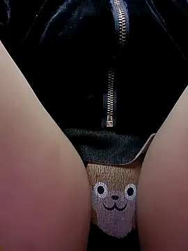 YennyeLa online show from January 7, 2026, 1:46 pm