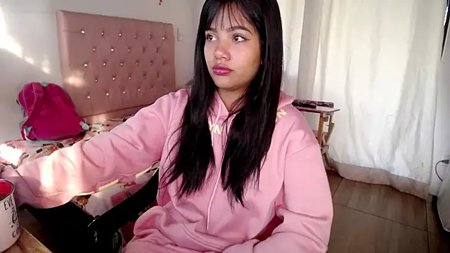 Snapshot of TaylorLight chatting on November 26, 2025, 12:39 pm TaylorLight online show from November 26, 2025, 12:39 pm