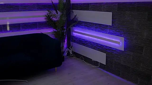 SexyCelline online show from April 17, 2026, 4:15 am