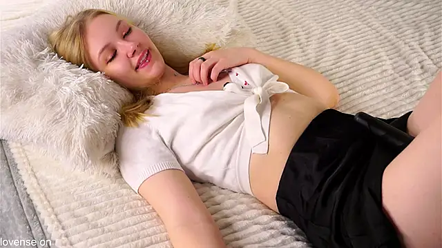 ElissaGlod online show from November 5, 2025, 12:27 pm