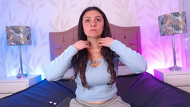 Emmy Palacios online show from December 15, 2025, 12:09 pm