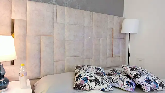 DianneVega online show from December 22, 2025, 8:28 pm