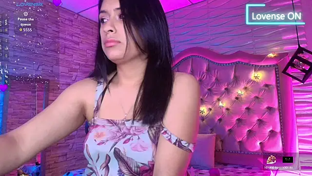 Roxanne Han online show from November 7, 2025, 11:43 am