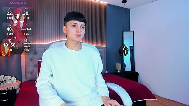 Maxii18  online show from October 30, 2025, 7:14 pm