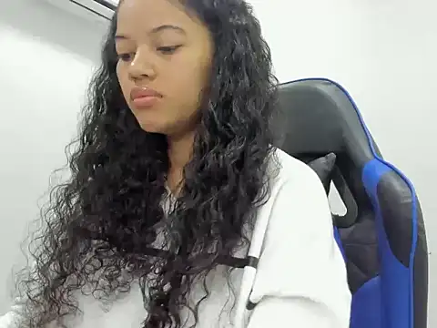 agata18  online show from January 15, 2026, 12:32 pm