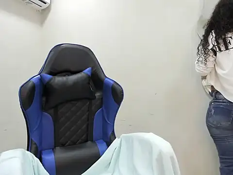 agata18  online show from February 5, 2026, 12:32 pm