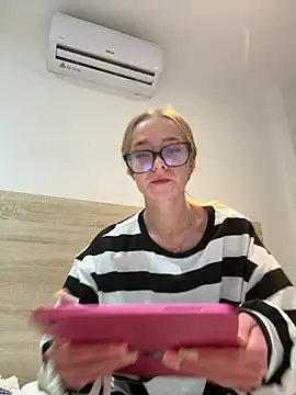 Snapshot of Lilbratofficial chatting on May 3, 2026, 5:19 pm Lilbratofficial online show from May 3, 2026, 5:19 pm