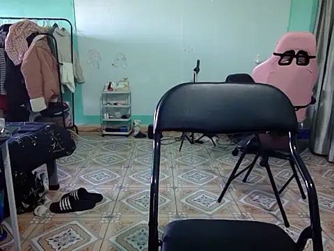 May2k2 online show from October 26, 2025, 1:11 am