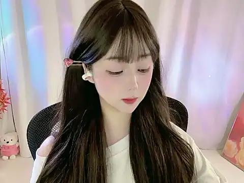 Snapshot of Clover_zizi chatting on October 29, 2025, 9:22 am Clover zizi online show from October 29, 2025, 9:22 am