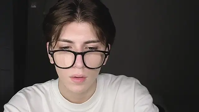 Oliver star boy  online show from October 26, 2025, 8:37 pm