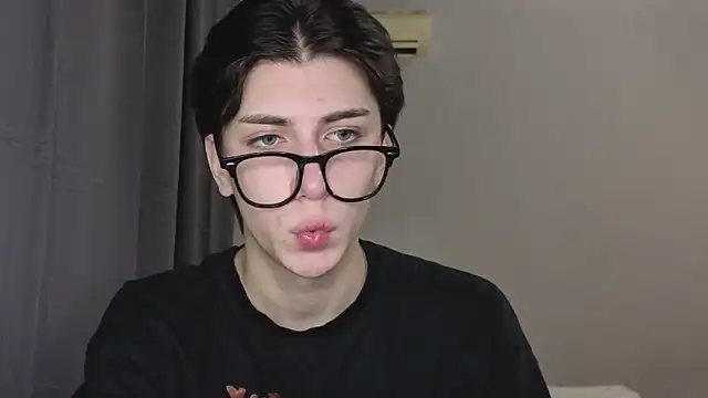 Oliver star boy  online show from November 4, 2025, 5:34 pm