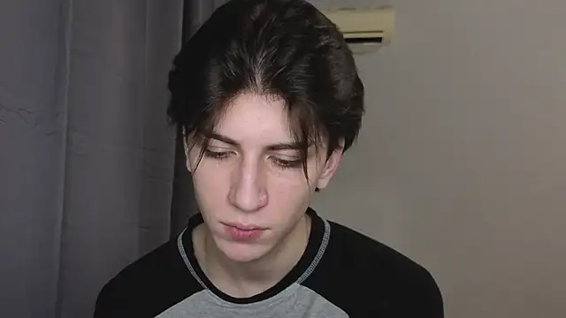 Oliver star boy  online show from November 5, 2025, 7:25 pm