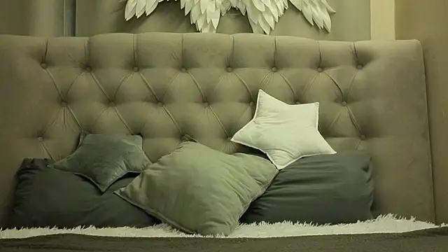 Oliver star boy  online show from April 8, 2026, 7:47 pm