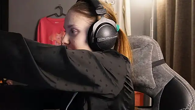 Softixq online show from November 11, 2025, 5:13 pm