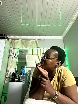 SweetCandy84 online show from November 26, 2025, 3:57 pm