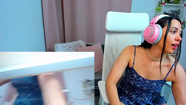 VenusIsLove  online show from June 10, 2026, 11:35 pm