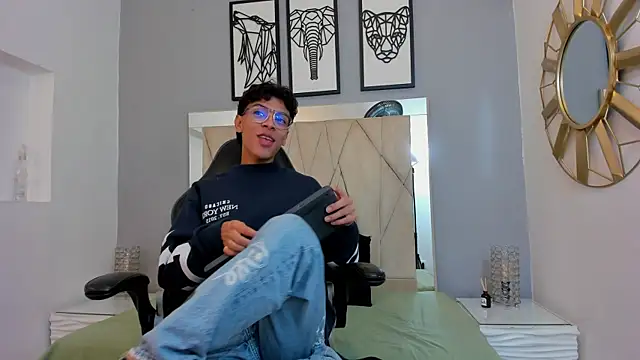 Snapshot of adams_bobby chatting on December 1, 2025, 11:37 am adams bobby online show from December 1, 2025, 11:37 am