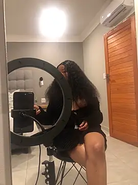 nickycozyxx1909 online show from October 25, 2025, 7:19 pm