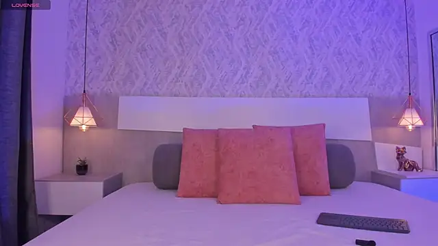 Vittoria  rossi online show from April 15, 2026, 3:08 pm