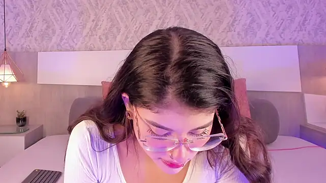 Vittoria  rossi online show from May 23, 2026, 3:27 pm