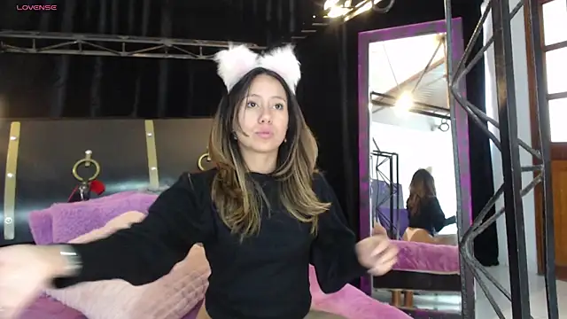 LunaaMorena online show from November 29, 2025, 1:36 pm