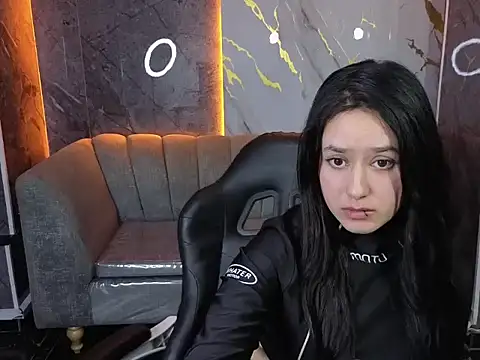 Aleja05 b online show from October 23, 2025, 8:18 pm