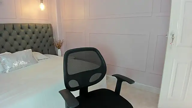 tall hotgirl online show from November 14, 2025, 6:17 pm