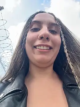 sarah honey   online show from December 1, 2025, 3:06 pm