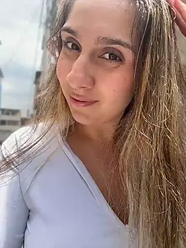 sarah honey   online show from April 14, 2026, 4:13 pm