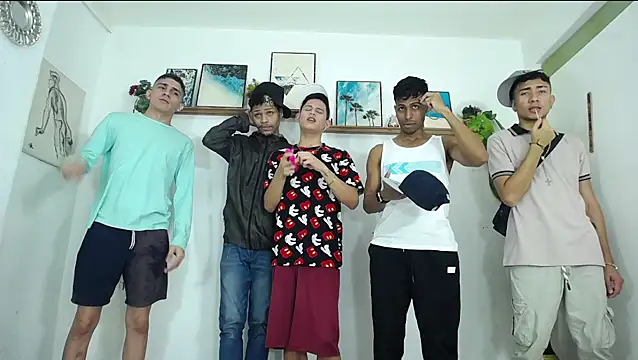 Hot Boys Latinos X online show from January 18, 2026, 7:28 pm