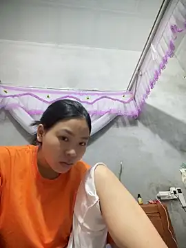 Milk xx online show from November 12, 2025, 1:22 pm