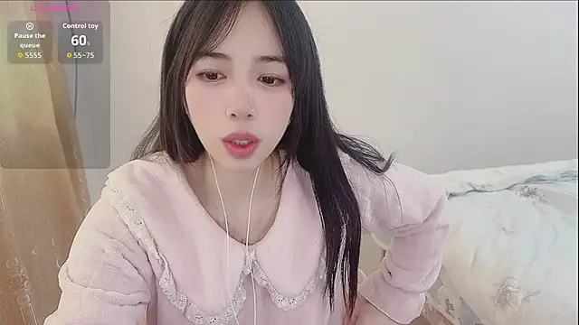 Snapshot of by-Hannah chatting on November 5, 2025, 2:11 am by-Hannah online show from November 5, 2025, 2:11 am