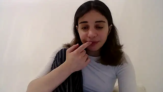 bellefleurrr online show from November 26, 2025, 9:05 pm