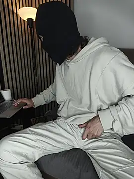 findomhot online show from December 13, 2025, 10:04 pm