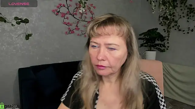 Carla Vogue online show from November 22, 2025, 2:54 am