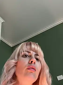 blondegirlx online show from May 8, 2026, 3:28 pm