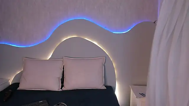 EmiliClarke online show from January 6, 2026, 7:28 pm