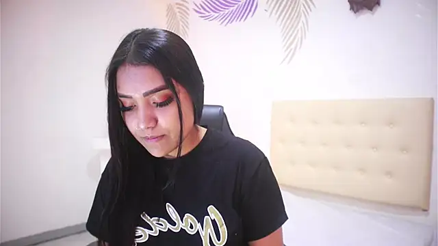 Isabelle Lane online show from December 2, 2025, 12:32 pm